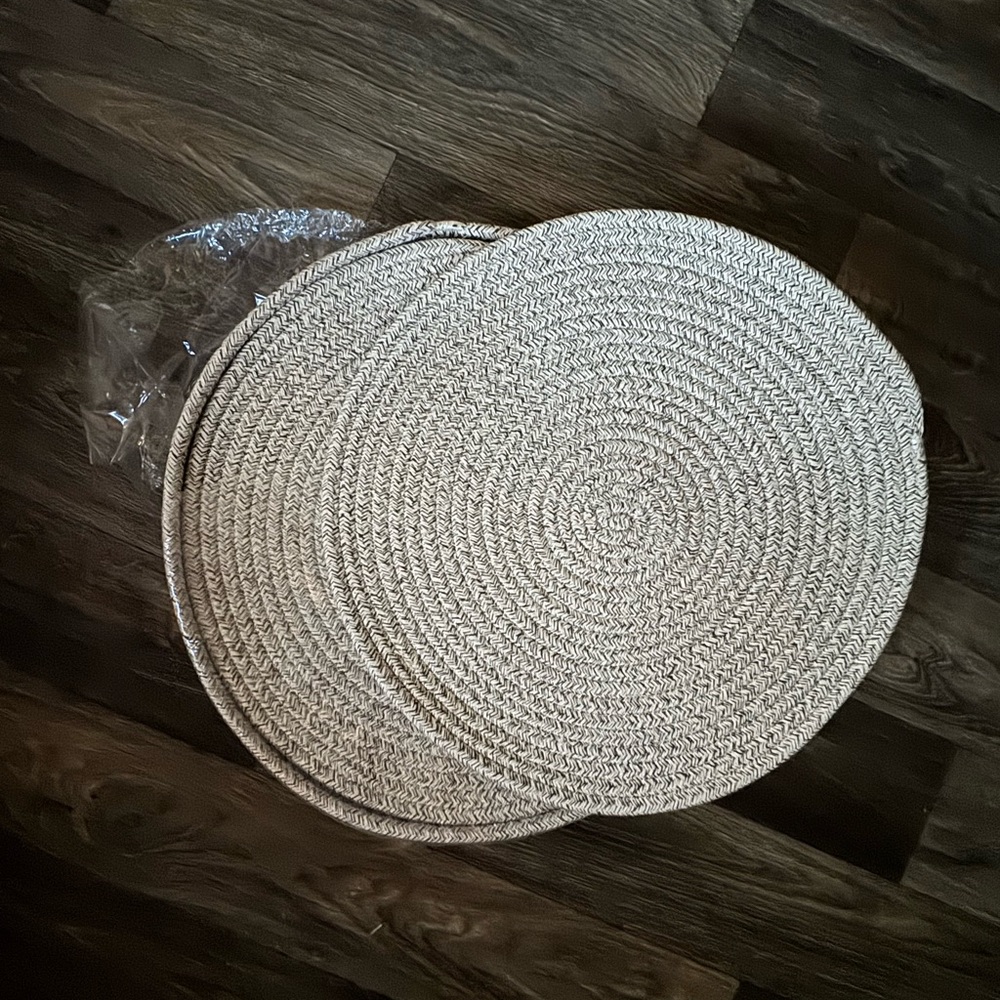 Braided around Table Placemat Set of 6 and holder - Cream/Brown